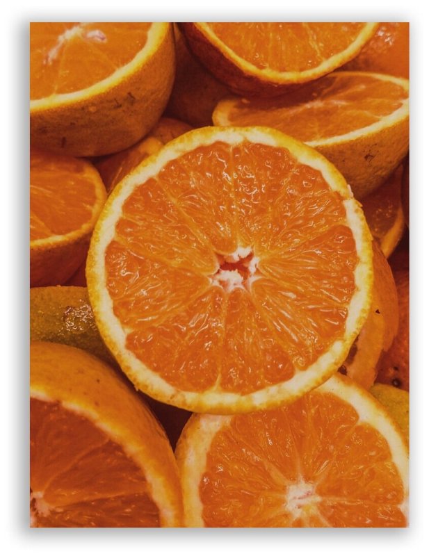 Апельсин на столе