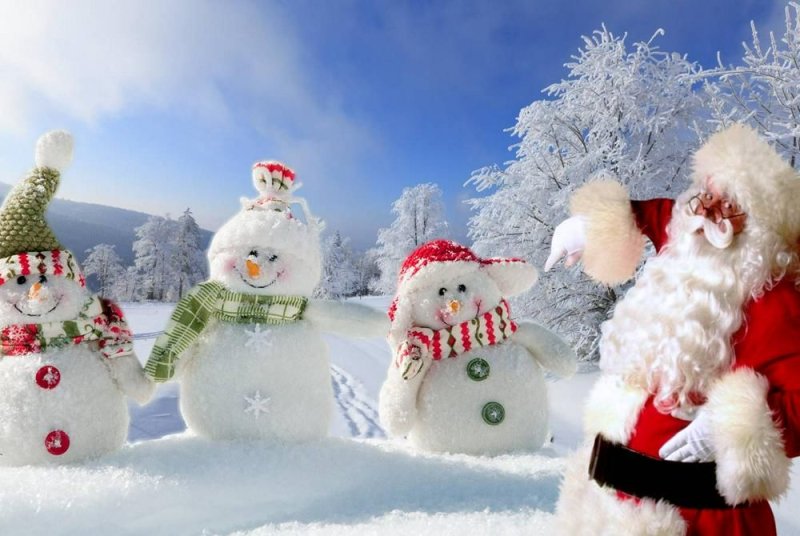 Снеговик красивый