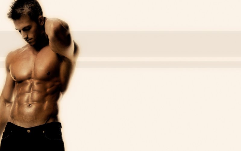 Мужчина с голым торсом