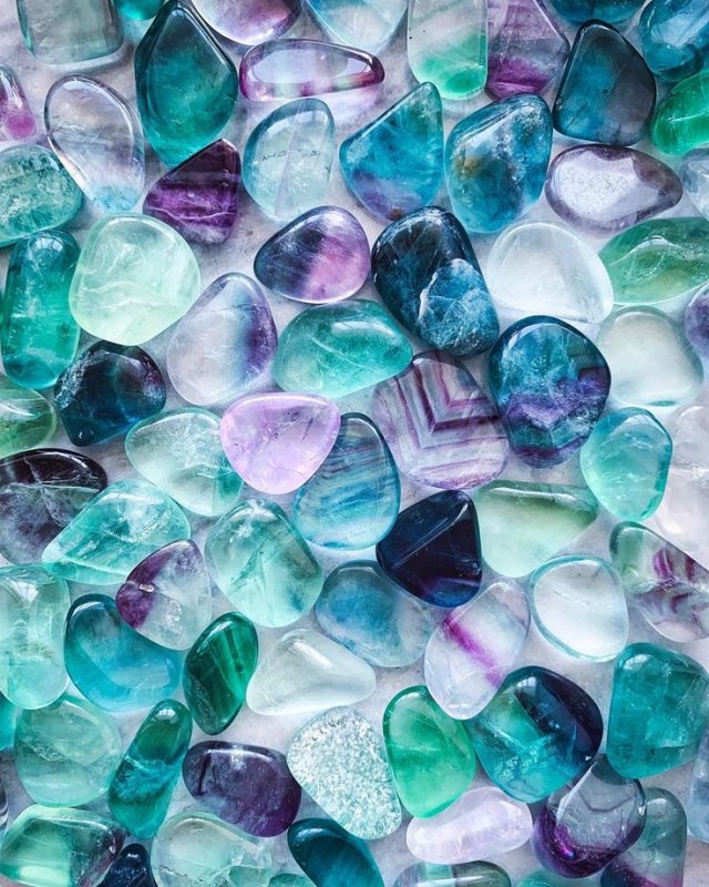 Цветные камешки