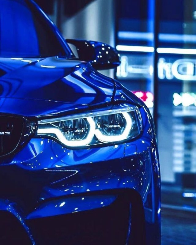 БМВ м5 неоновая