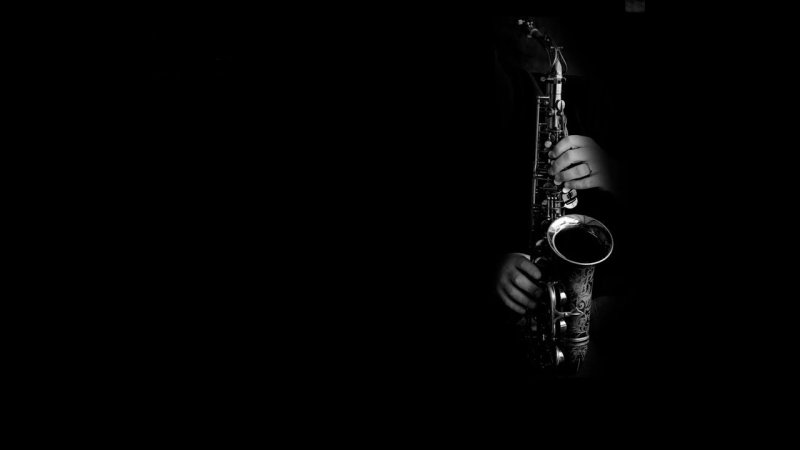 Музыкальные инструменты на черном фоне