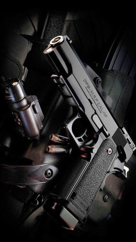 Черный пистолет