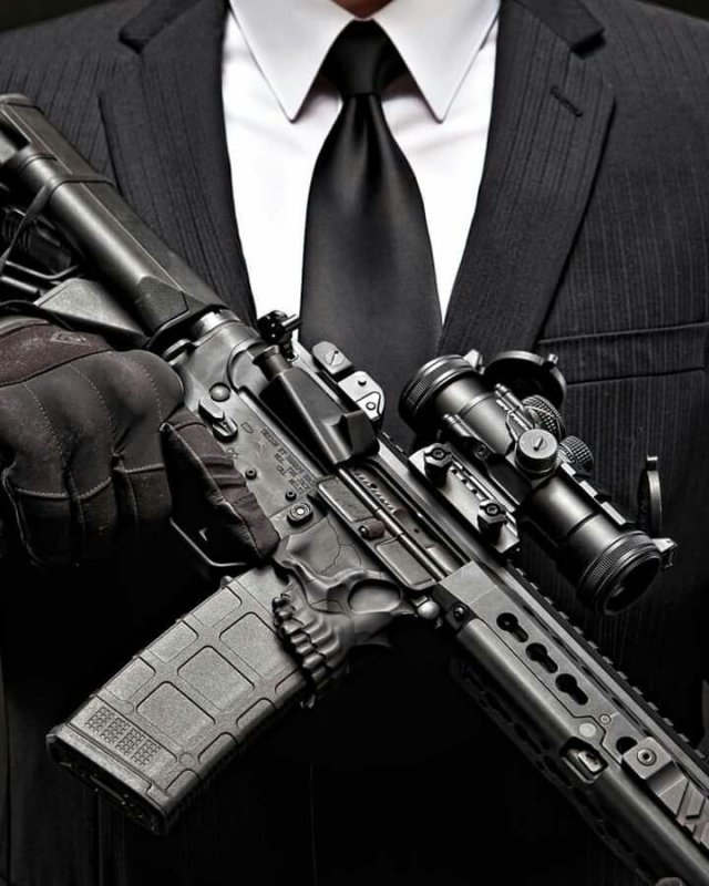 Парень с оружием