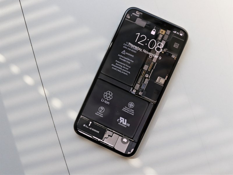 Телефон с прозрачным экраном