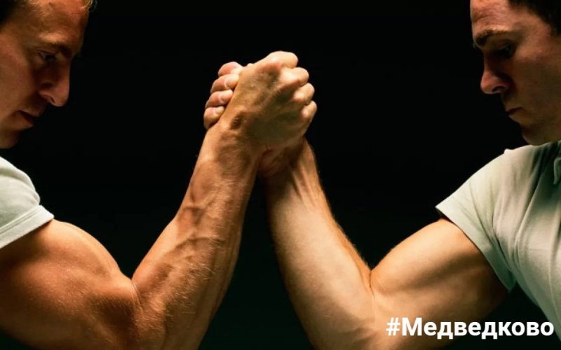 Девон Ларратт предплечье