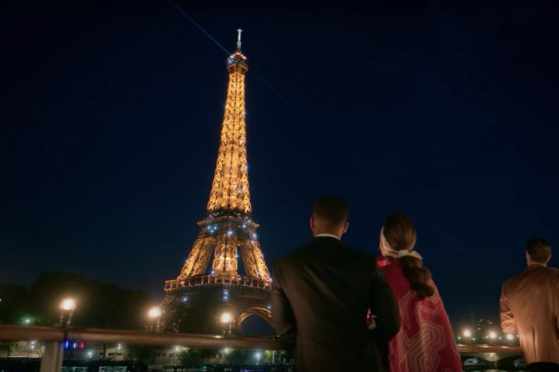 Эмили в Париже сериал