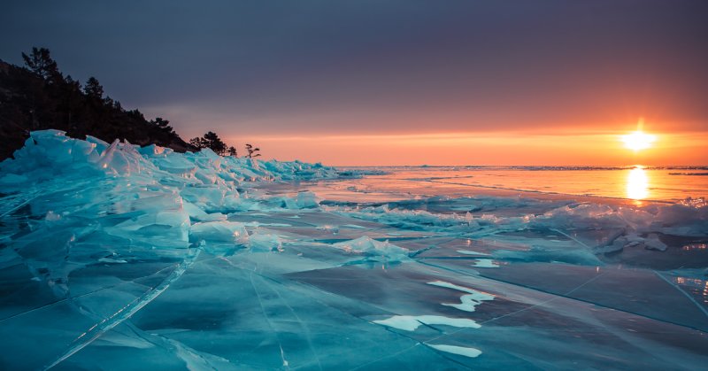 Озеро Байкал лед