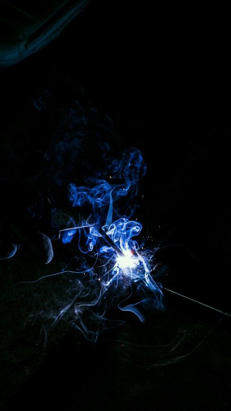 Тёмные обои на телефон