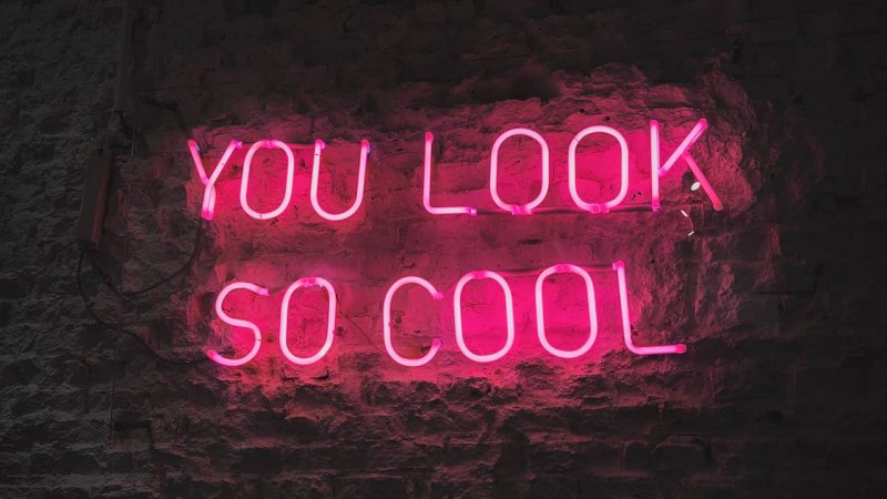 Неоновая вывеска