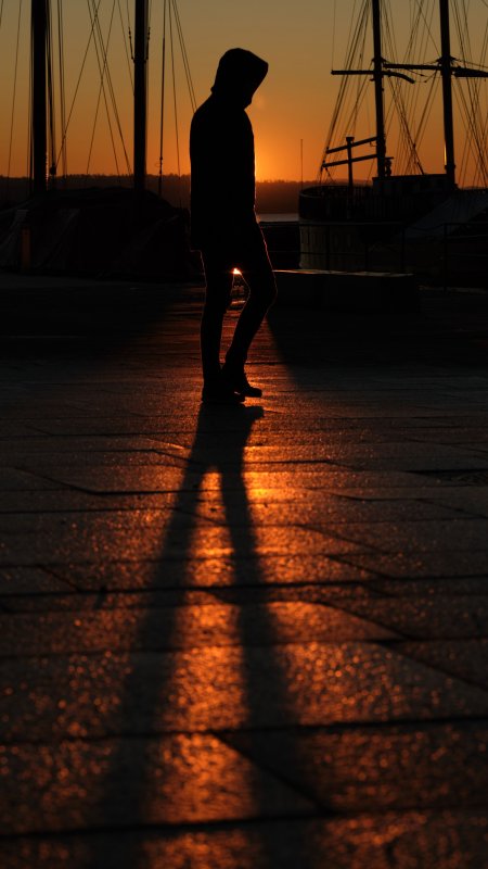 Силуэт человека на закате