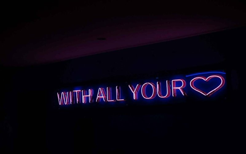 Неоновые надписи