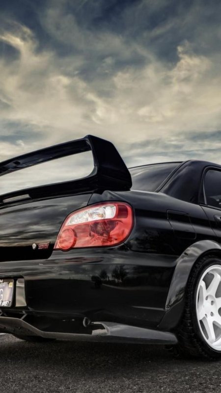 Subaru Impreza WRX STI вертикально
