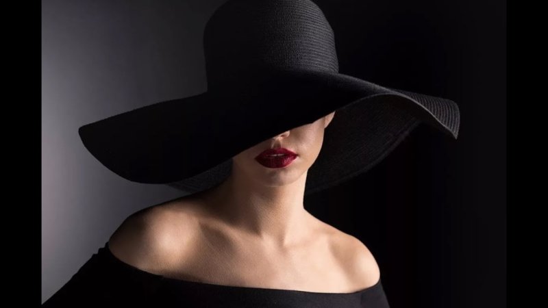 Девушка в шляпе