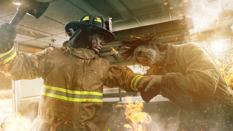 Пожарный на фоне огня