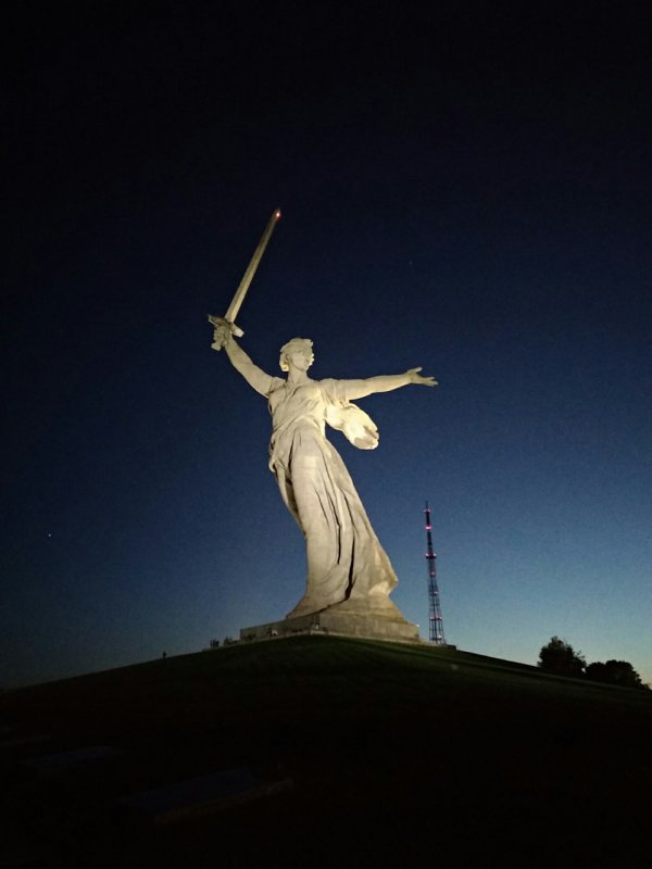 Статуя Родина мать зовет