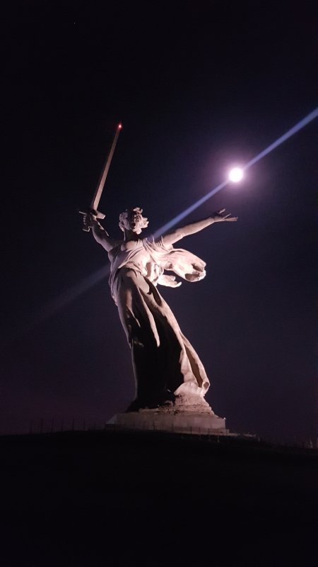 Скульптура Родина мать в Волгограде