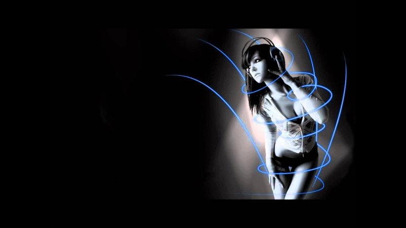 Девушка в наушниках