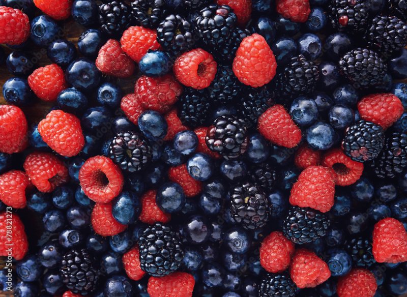 Ягоды малина ежевика черника