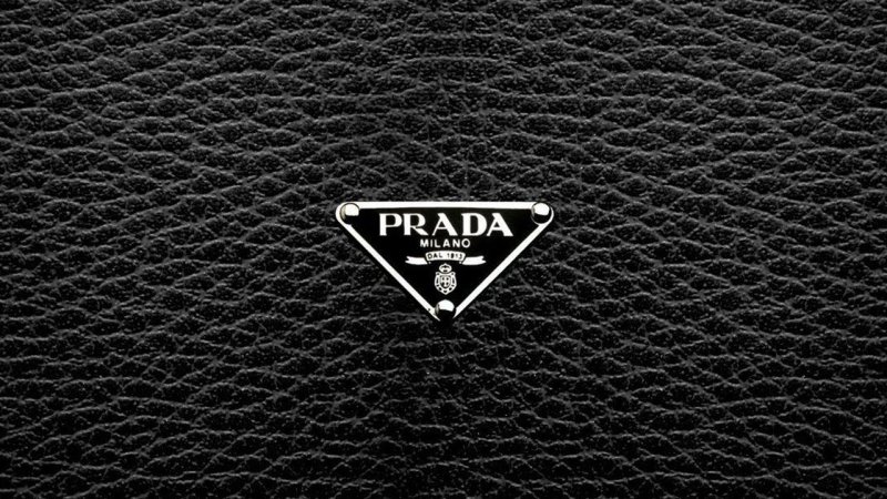 Логотипы брендов на черном фоне