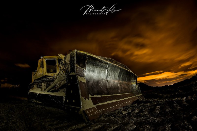 Бульдозер ночью