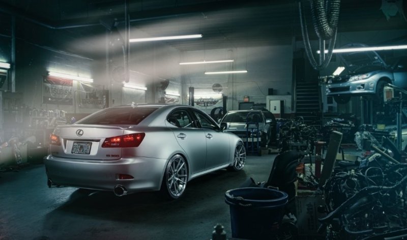 Автомобиль в автосервисе