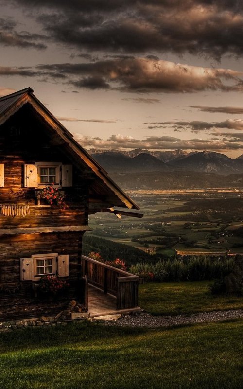 Красивый дом в горах