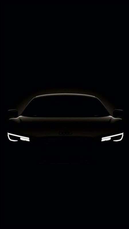 Черный автомобиль на черном фоне