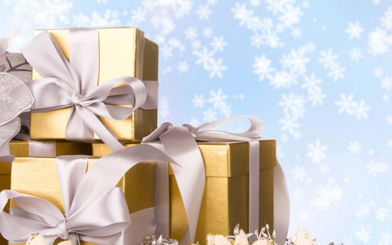 Праздничные коробки для подарков