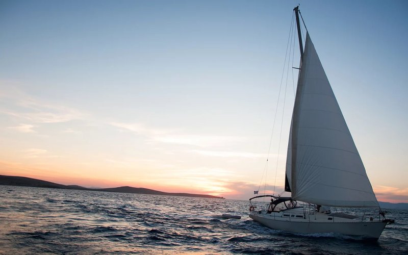 Парусная яхта Финикия