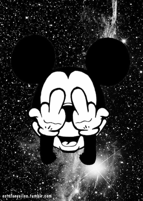 Микимаус на черном фоне