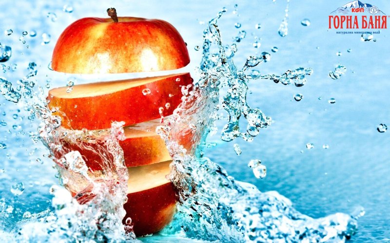 Фрукты в воде