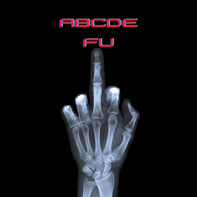 Рука скелета на черном фоне