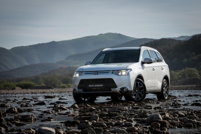 Mitsubishi Outlander 15 года