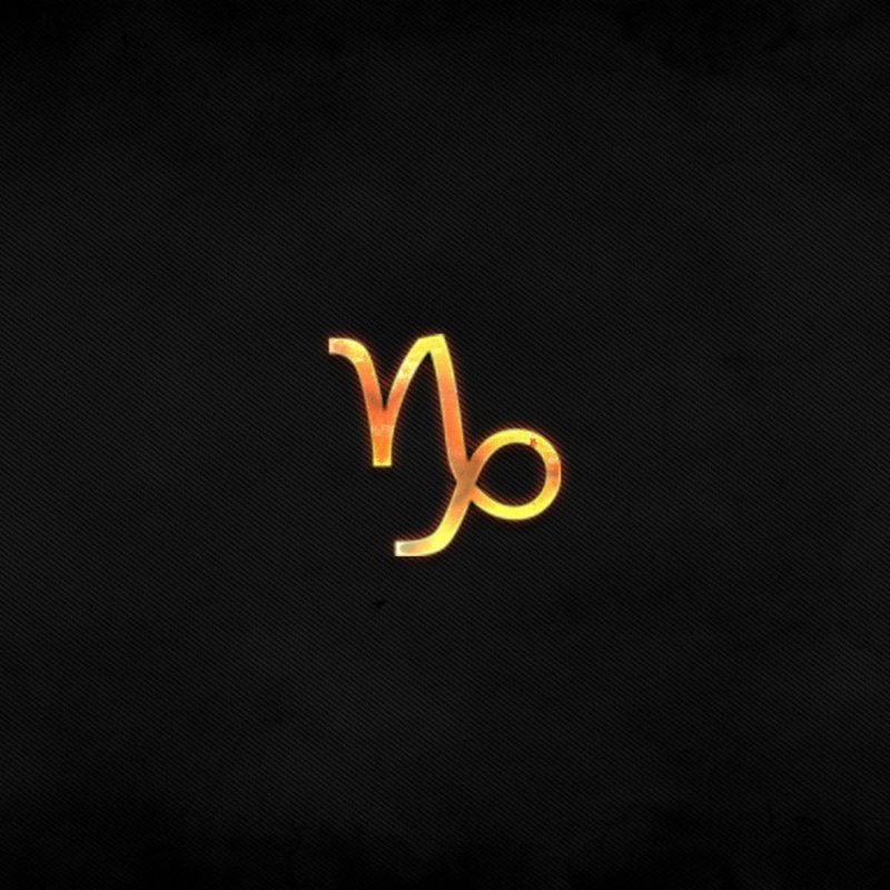 Козерог на черном фоне