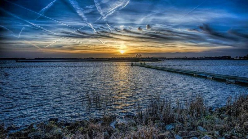 Река Волга в Астрахани