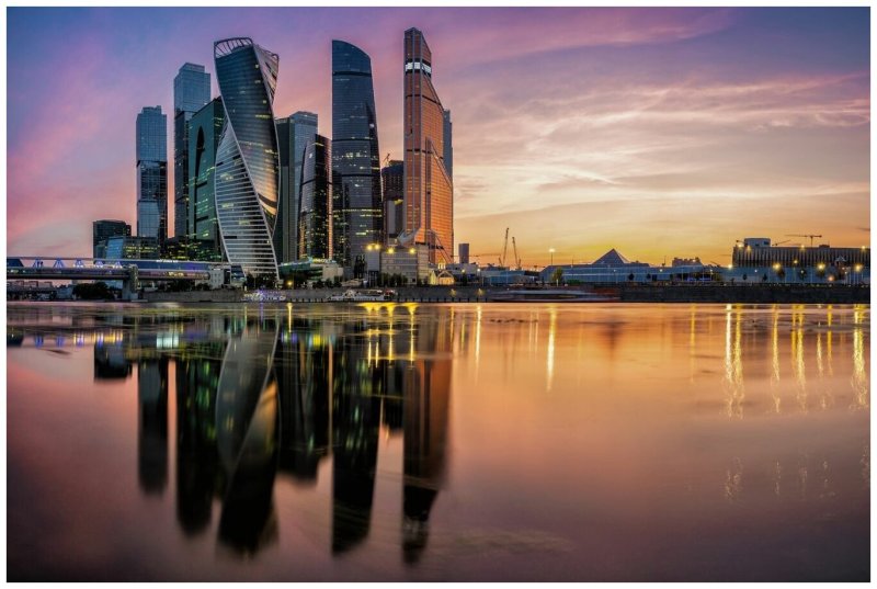 Москоу - Сити, небоскребы, река.