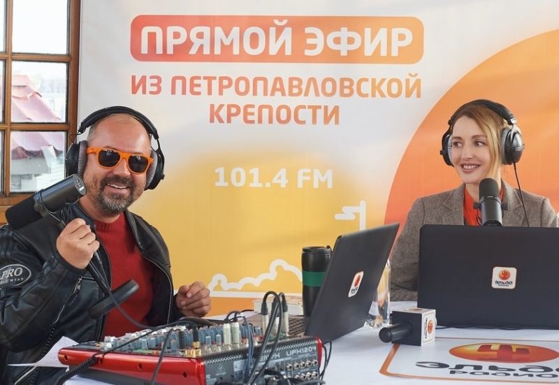 Эльдорадио ведущие утреннего шоу Лена Денисова и Семен Зверев