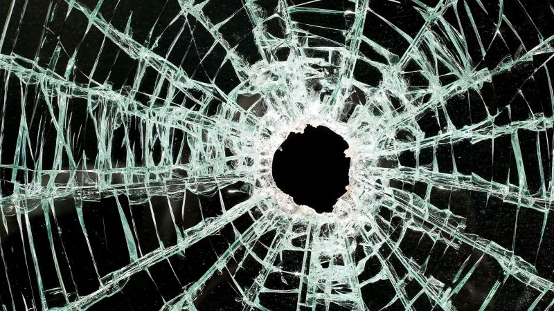 Разбитое стекло обои
