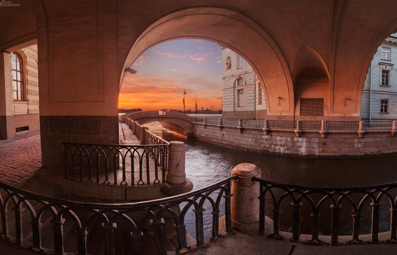 Эрмитажный мост в Санкт-Петербурге