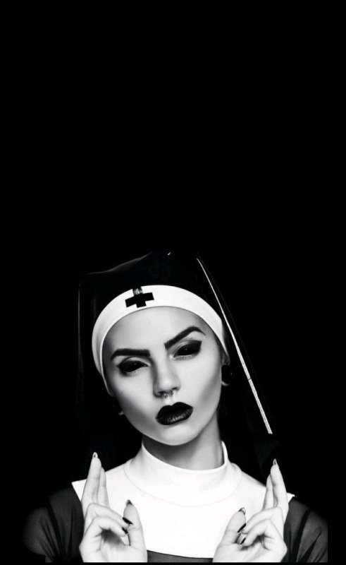 Indigo White монашка 18