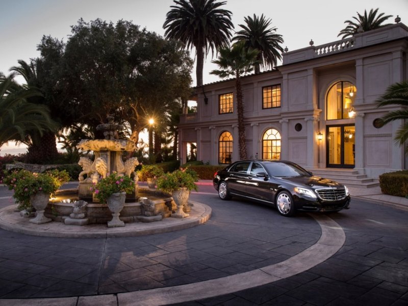 Роскошный дом с машиной