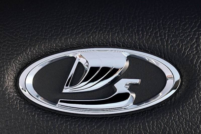 Лада Икс Рей логотип