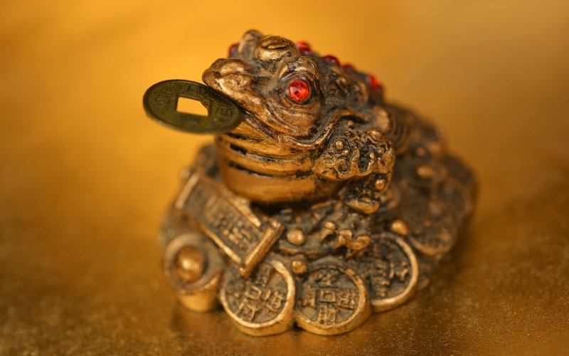 Денежный талисман трехлапая жаба