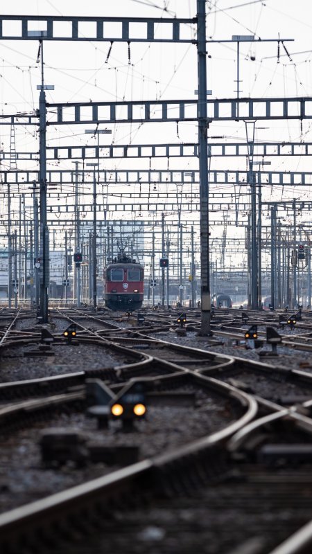 Поезд на рельсах