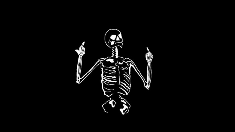 Скелет на черном фоне