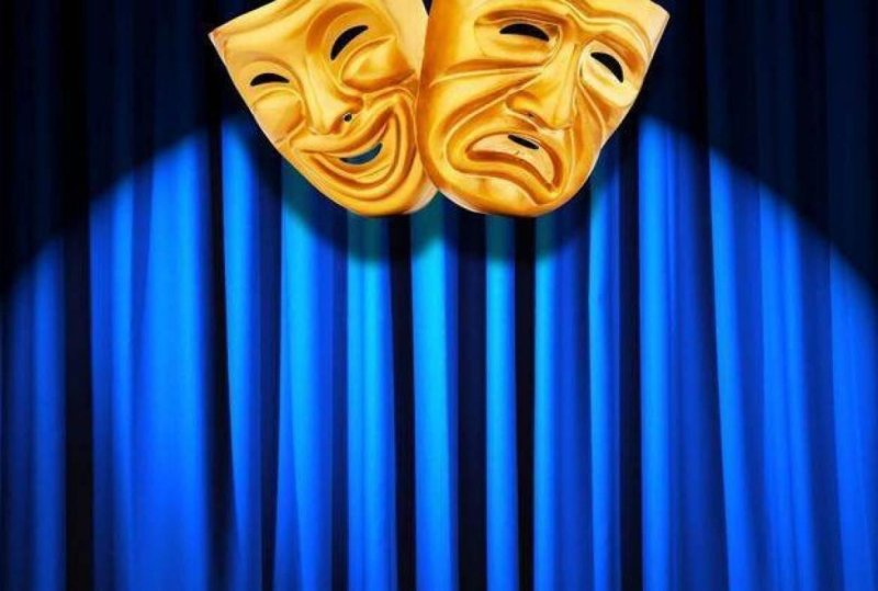 Театральный занавес с масками