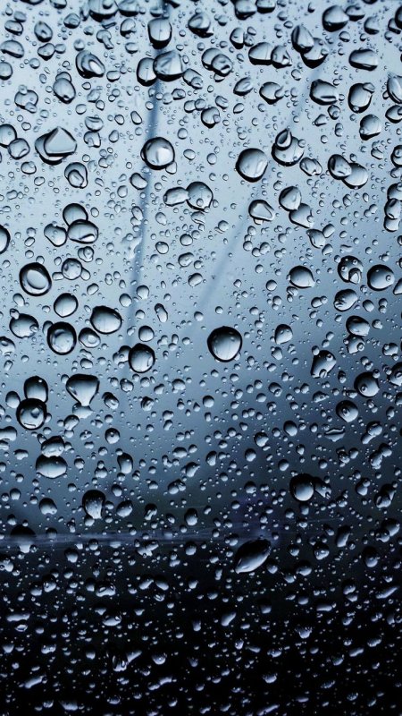 Капли воды на стекле