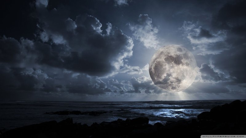 Луна на небе