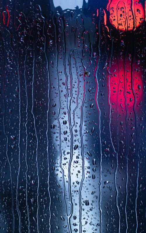 Капли на стекле